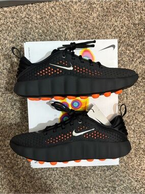 Nike Mind 002 women’s ’Black Chrome’. Sz. 8.5. New w/ tags in og box.